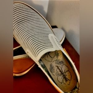 Tommy Bahama slip on shoe size 8 1/2